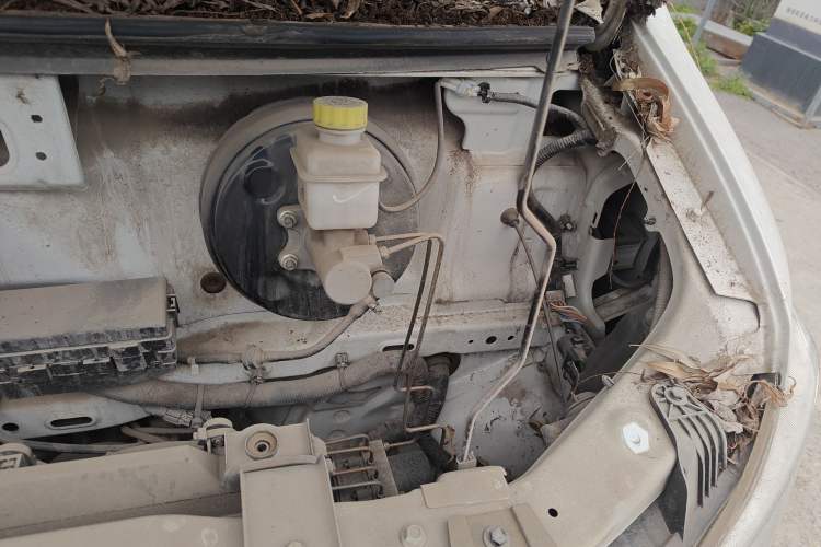 Used Dongfeng Yufeng EM26 2023 Standard Edition 41.472 kWh Henan Lithium Power Engine Bay Left