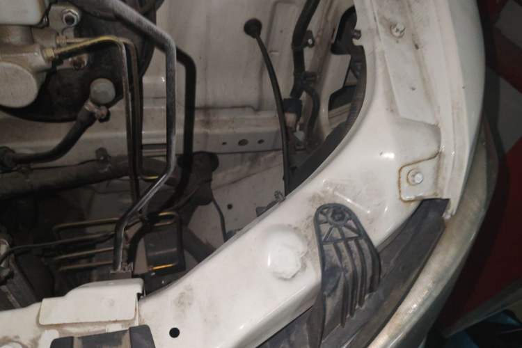 Used Dongfeng Yufeng EM26 2023 Standard Edition 41.472 kWh Henan Lithium Power Engine Bay Left
