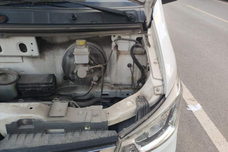 Used Dongfeng Yufeng EM26 2023 Standard Edition 41.472 kWh Henan Lithium Power Engine Bay Left