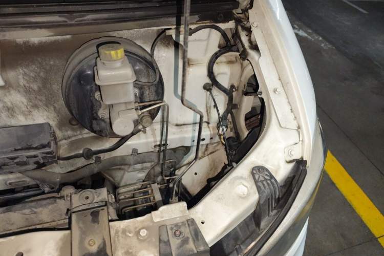 Used Dongfeng Yufeng EM26 2023 Standard Edition 41.472 kWh Henan Lithium Power Engine Bay Left