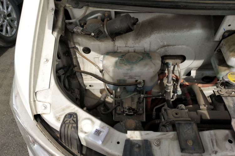 Used Dongfeng Yufeng EM26 2023 High-End Model 41.86 kWh CATL Engine Bay Right