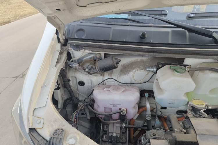 Used Dongfeng Yufeng EM26 2023 Standard Edition 41.472 kWh Henan Lithium Power Engine Bay Right