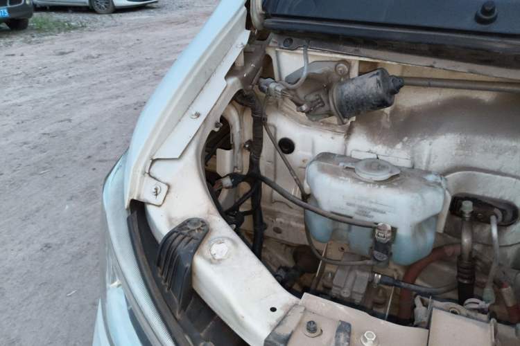 Used Dongfeng Yufeng EM26 2023 High-End Model 41.86 kWh CATL Engine Bay Right