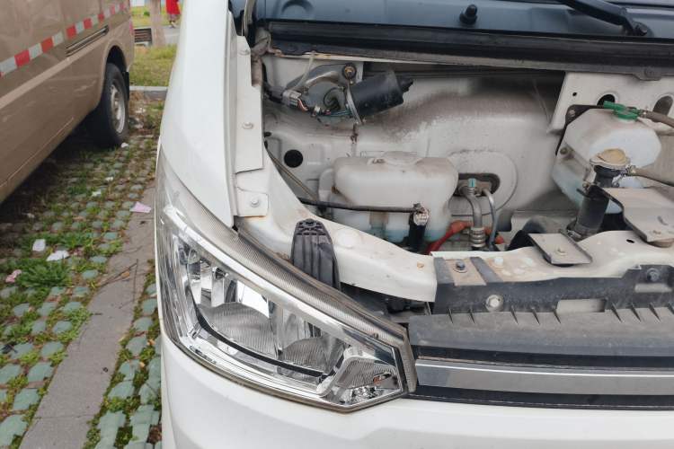 Used Dongfeng Yufeng EM26 2023 Standard Edition 41.472 kWh Henan Lithium Power Engine Bay Right