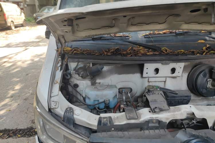 Used Dongfeng Yufeng EM26 2023 Standard Edition 41.472 kWh Henan Lithium Power Engine Bay Right