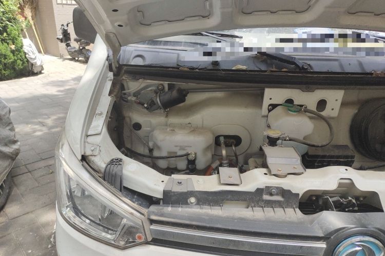 Used Dongfeng Yufeng EM26 2023 High-End Model 41.86 kWh CATL Engine Bay Right