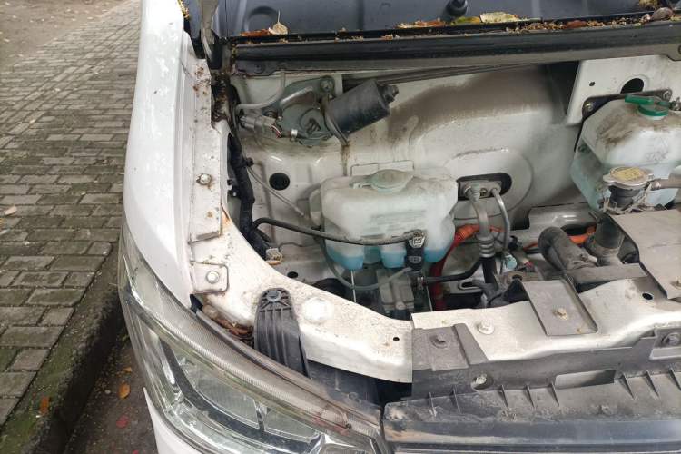 Used Dongfeng Yufeng EM26 2023 Standard Edition 41.472 kWh Henan Lithium Power Engine Bay Right