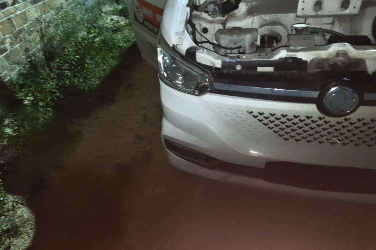 Used Dongfeng Yufeng EM26 2023 Standard Edition 41.472 kWh Henan Lithium Power Engine Bay Right