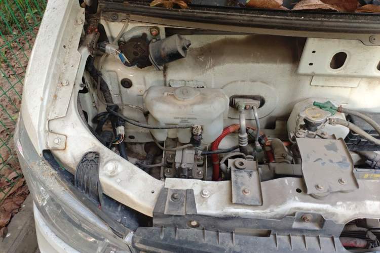 Used Dongfeng Yufeng EM26 2023 Standard Edition 41.472 kWh Henan Lithium Power Engine Bay Right