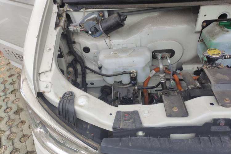 Used Dongfeng Yufeng EM26 2023 Standard Edition 41.472 kWh Henan Lithium Power Engine Bay Right