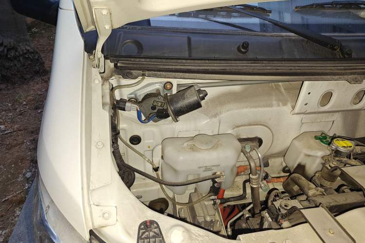 Used Dongfeng Yufeng EM26 2023 High-End Model 41.86 kWh CATL Engine Bay Right