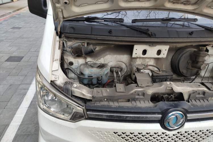 Used Dongfeng Yufeng EM26 2023 High-End Model 41.86 kWh CATL Engine Bay Right