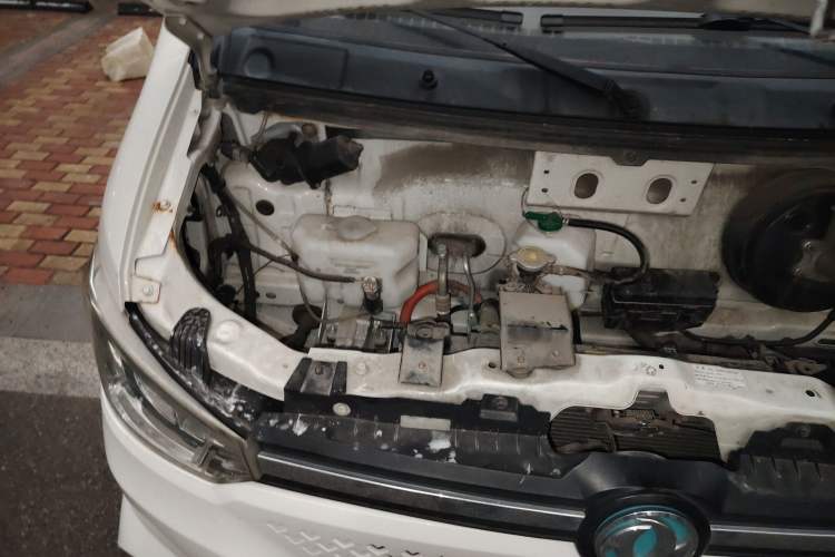Used Dongfeng Yufeng EM26 2023 Standard Edition 41.472 kWh Henan Lithium Power Engine Bay Right