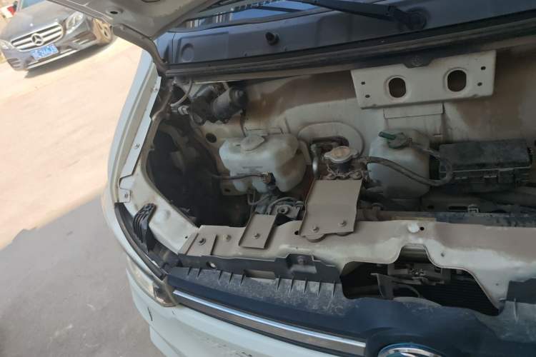 Used Dongfeng Yufeng EM26 2023 Standard Edition 41.472 kWh Henan Lithium Power Engine Bay Right