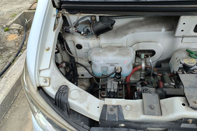 Used Dongfeng Yufeng EM26 2023 Standard Edition 41.472 kWh Henan Lithium Power Engine Bay Right
