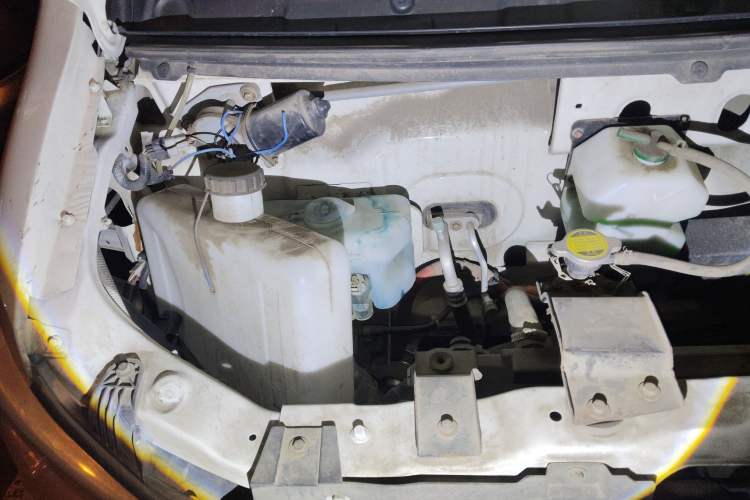 Used Dongfeng Yufeng EM26 2023 Standard Edition 41.472 kWh Henan Lithium Power Engine Bay Right