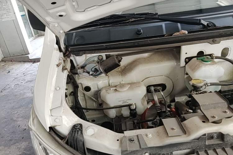 Used Dongfeng Yufeng EM26 2023 Standard Edition 41.472 kWh Henan Lithium Power Engine Bay Right