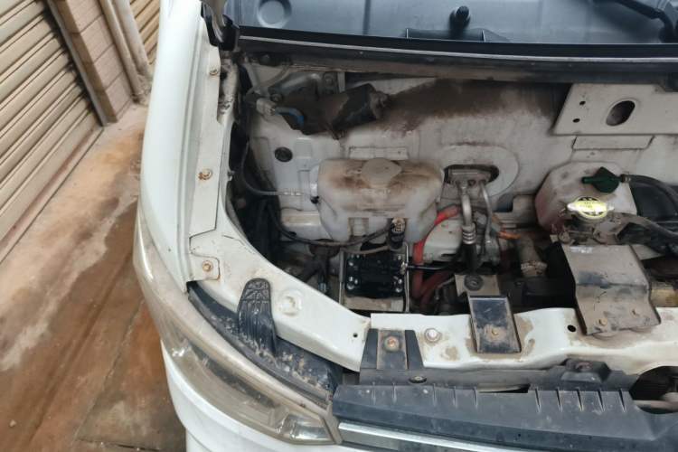 Used Dongfeng Yufeng EM26 2023 Standard Edition 41.472 kWh Henan Lithium Power Engine Bay Right