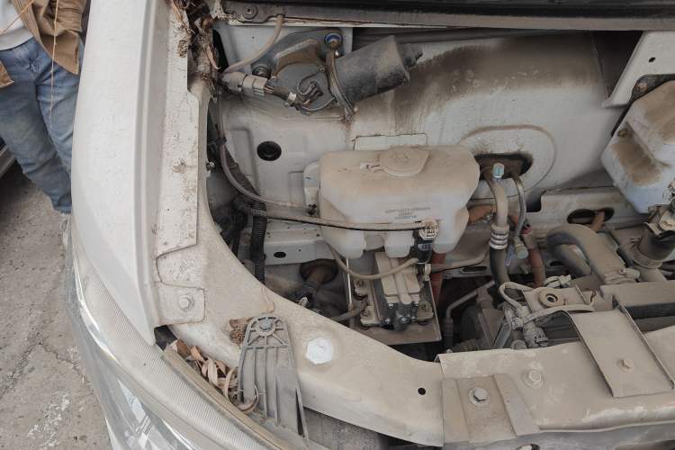 Used Dongfeng Yufeng EM26 2023 Standard Edition 41.472 kWh Henan Lithium Power Engine Bay Right