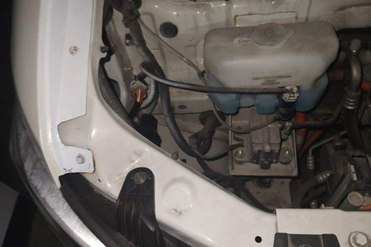 Used Dongfeng Yufeng EM26 2023 Standard Edition 41.472 kWh Henan Lithium Power Engine Bay Right