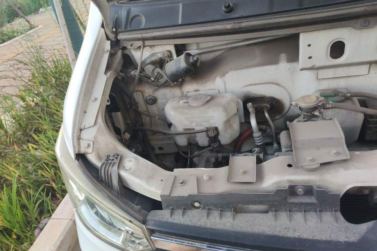 Used Dongfeng Yufeng EM26 2023 Standard Edition 41.472 kWh Henan Lithium Power Engine Bay Right