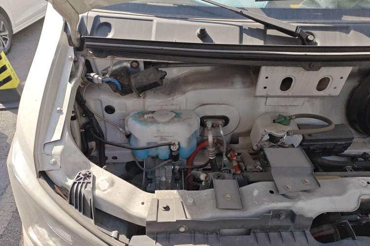 Used Dongfeng Yufeng EM26 2023 Standard Edition 41.472 kWh Henan Lithium Power Engine Bay Right