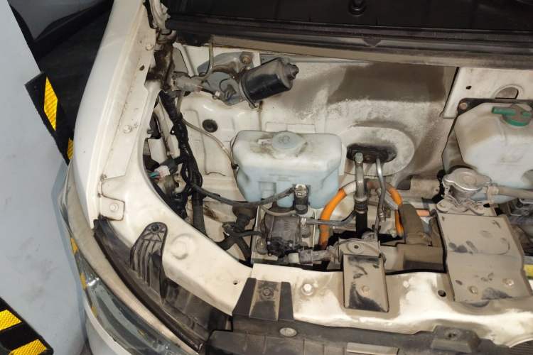 Used Dongfeng Yufeng EM26 2023 Standard Edition 41.472 kWh Henan Lithium Power Engine Bay Right