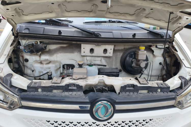 Used Dongfeng Yufeng EM26 2023 High-End Model 41.86 kWh CATL Engine Bay