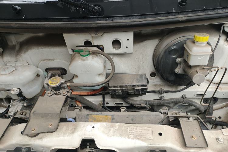 Used Dongfeng Yufeng EM26 2023 High-End Model 41.86 kWh CATL Engine Bay