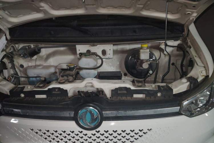 Used Dongfeng Yufeng EM26 2023 Standard Edition 41.472 kWh Henan Lithium Power Engine Bay
