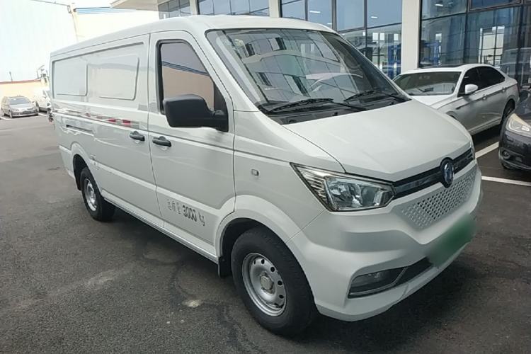 Used Dongfeng Yufeng EM26 2023 High-End Model 41.86 kWh CATL Front Right 45 Deg