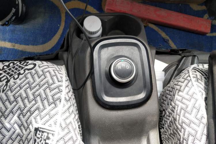 Used Dongfeng Yufeng EM26 2023 High-End Model 41.86 kWh CATL Gear Lever