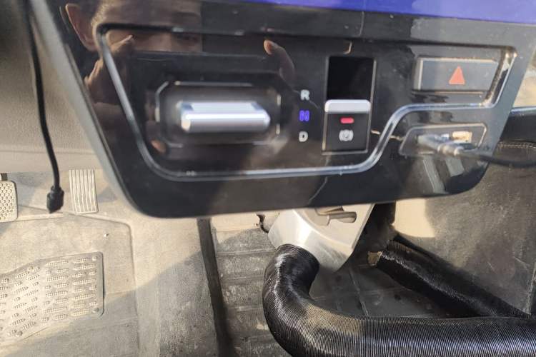 Used Dongfeng Yufeng EM26 2023 Standard Edition 41.472 kWh Henan Lithium Power Gear Lever