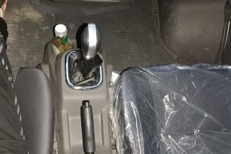 Used Dongfeng Yufeng EM26 2023 High-End Model 41.86 kWh CATL Gear Lever