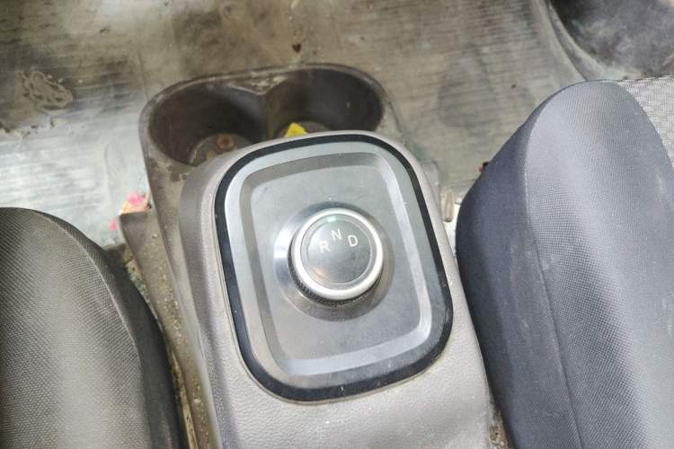 Used Dongfeng Yufeng EM26 2023 High-End Model 41.86 kWh CATL Gear Lever