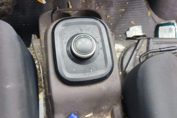 Used Dongfeng Yufeng EM26 2023 High-End Model 41.86 kWh CATL Gear Lever