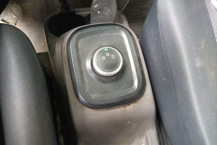 Used Dongfeng Yufeng EM26 2023 Standard Edition 41.472 kWh Henan Lithium Power Gear Lever