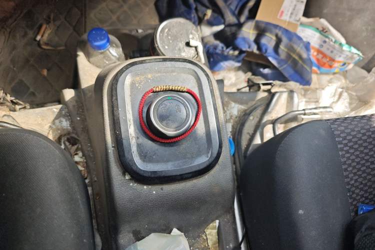 Used Dongfeng Yufeng EM26 2023 High-End Model 41.86 kWh CATL Gear Lever