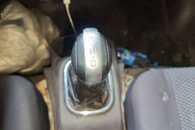 Used Dongfeng Yufeng EM26 2023 Standard Edition 41.472 kWh Henan Lithium Power Gear Lever