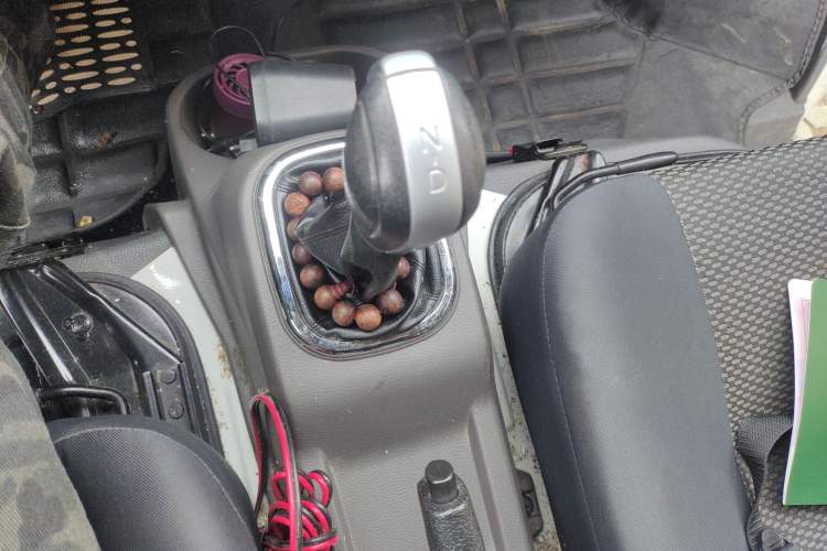Used Dongfeng Yufeng EM26 2023 Standard Edition 41.472 kWh Henan Lithium Power Gear Lever