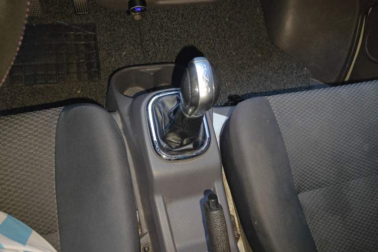 Used Dongfeng Yufeng EM26 2023 High-End Model 41.86 kWh CATL Gear Lever