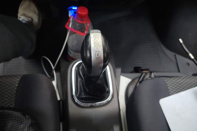 Used Dongfeng Yufeng EM26 2023 Standard Edition 41.472 kWh Henan Lithium Power Gear Lever