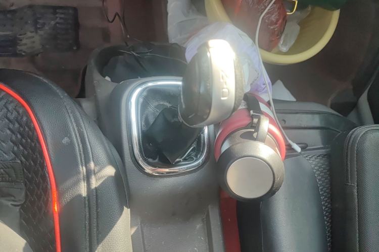 Used Dongfeng Yufeng EM26 2023 Standard Edition 41.472 kWh Henan Lithium Power Gear Lever