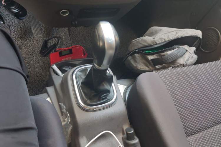 Used Dongfeng Yufeng EM26 2023 Standard Edition 41.472 kWh Henan Lithium Power Gear Lever