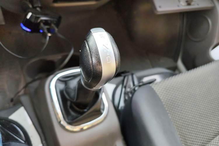 Used Dongfeng Yufeng EM26 2023 Standard Edition 41.472 kWh Henan Lithium Power Gear Lever