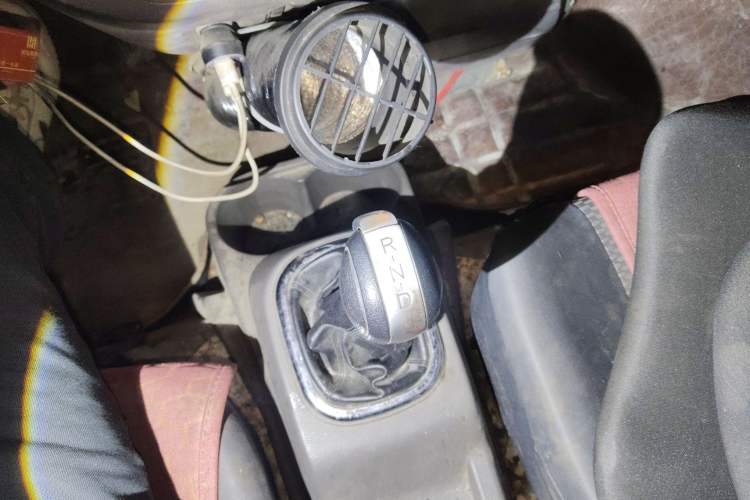 Used Dongfeng Yufeng EM26 2023 Standard Edition 41.472 kWh Henan Lithium Power Gear Lever
