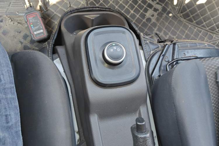 Used Dongfeng Yufeng EM26 2023 High-End Model 41.86 kWh CATL Gear Lever