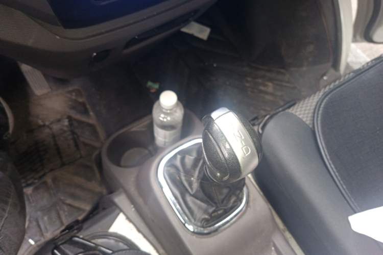 Used Dongfeng Yufeng EM26 2023 Standard Edition 41.472 kWh Henan Lithium Power Gear Lever