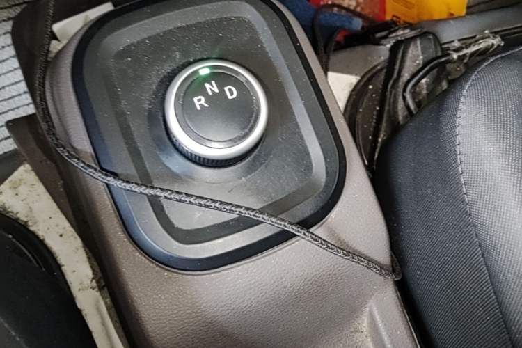 Used Dongfeng Yufeng EM26 2023 Standard Edition 41.472 kWh Henan Lithium Power Gear Lever