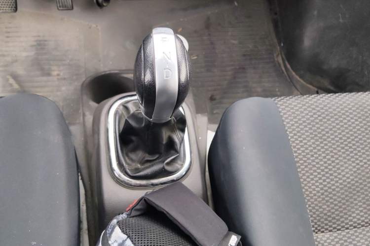 Used Dongfeng Yufeng EM26 2023 High-End Model 41.86 kWh CATL Gear Lever